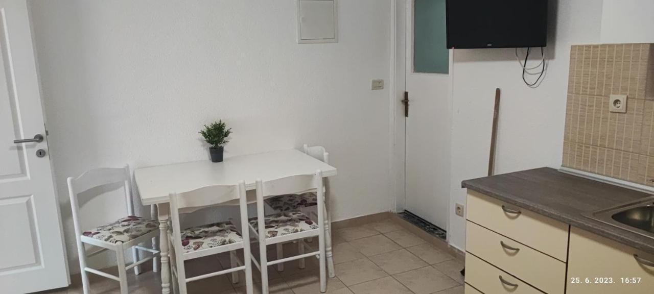Apartment Vicko ดริเวนิก ภายนอก รูปภาพ